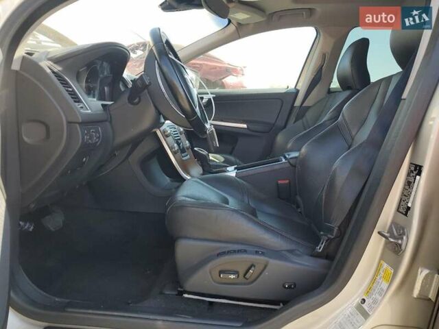 Бежевый Вольво ХС60, объемом двигателя 1.97 л и пробегом 109 тыс. км за 2000 $, фото 6 на Automoto.ua