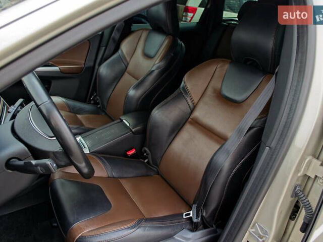 Бежевий Вольво ХС60, об'ємом двигуна 2.4 л та пробігом 215 тис. км за 29700 $, фото 13 на Automoto.ua