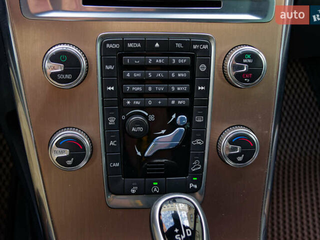 Бежевий Вольво ХС60, об'ємом двигуна 2.4 л та пробігом 215 тис. км за 29700 $, фото 19 на Automoto.ua