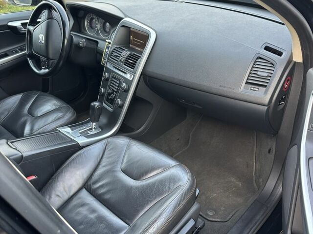 Чорний Вольво ХС60, об'ємом двигуна 2 л та пробігом 300 тис. км за 5999 $, фото 15 на Automoto.ua