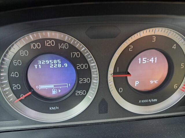 Черный Вольво ХС60, объемом двигателя 0 л и пробегом 329 тыс. км за 12800 $, фото 8 на Automoto.ua