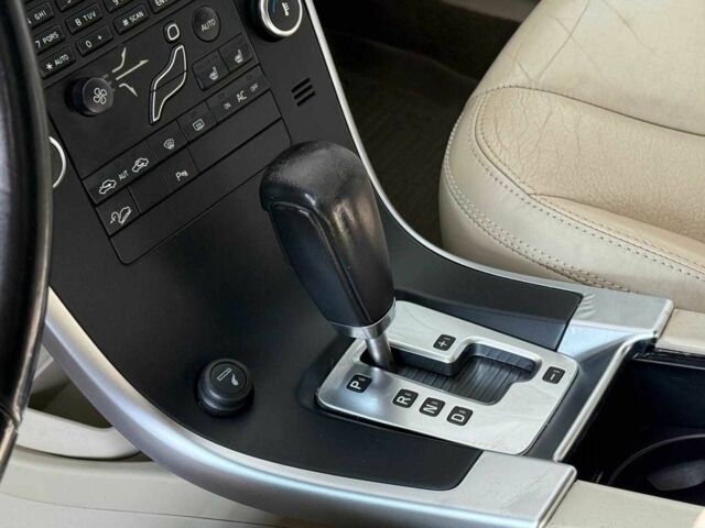 Черный Вольво ХС60, объемом двигателя 2.4 л и пробегом 260 тыс. км за 10000 $, фото 12 на Automoto.ua