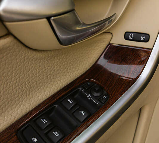 Чорний Вольво ХС60, об'ємом двигуна 2.4 л та пробігом 200 тис. км за 12300 $, фото 21 на Automoto.ua