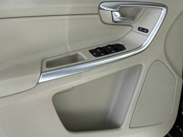 Черный Вольво ХС60, объемом двигателя 2.4 л и пробегом 260 тыс. км за 10000 $, фото 10 на Automoto.ua