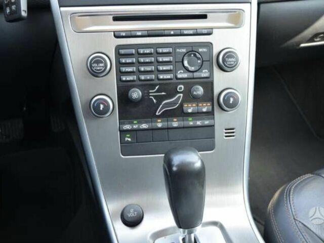 Чорний Вольво ХС60, об'ємом двигуна 2.4 л та пробігом 334 тис. км за 9983 $, фото 7 на Automoto.ua