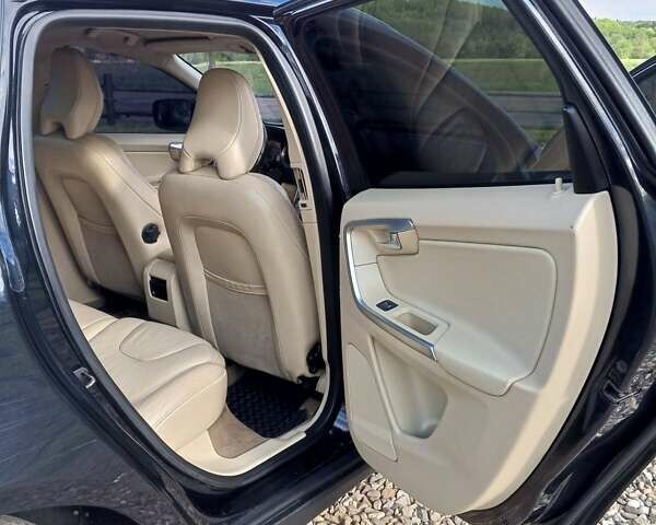 Чорний Вольво ХС60, об'ємом двигуна 2.4 л та пробігом 330 тис. км за 12999 $, фото 9 на Automoto.ua