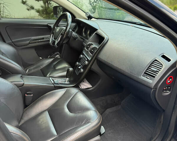 Черный Вольво ХС60, объемом двигателя 2.4 л и пробегом 308 тыс. км за 13700 $, фото 11 на Automoto.ua