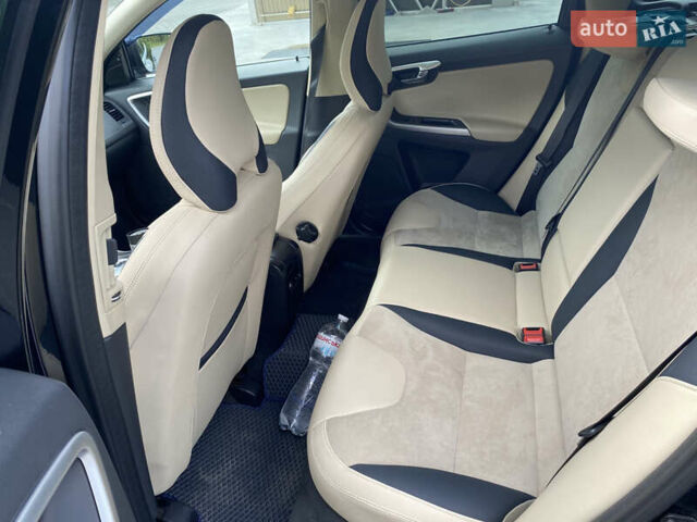 Чорний Вольво ХС60, об'ємом двигуна 3 л та пробігом 284 тис. км за 12600 $, фото 13 на Automoto.ua