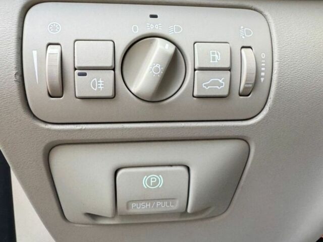 Черный Вольво ХС60, объемом двигателя 2.4 л и пробегом 245 тыс. км за 3700 $, фото 8 на Automoto.ua