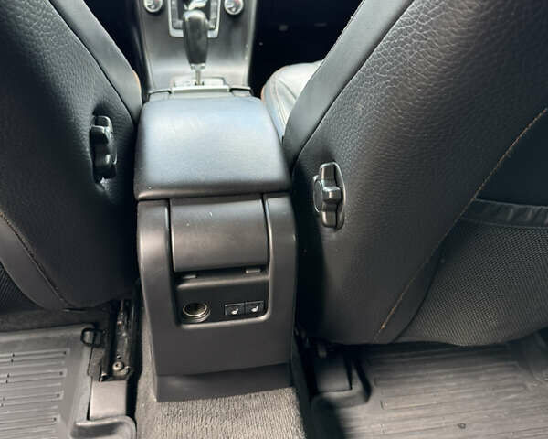 Черный Вольво ХС60, объемом двигателя 2.4 л и пробегом 308 тыс. км за 13700 $, фото 16 на Automoto.ua