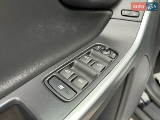 Чорний Вольво ХС60, об'ємом двигуна 0 л та пробігом 238 тис. км за 14950 $, фото 88 на Automoto.ua