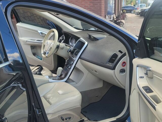 Черный Вольво ХС60, объемом двигателя 0 л и пробегом 272 тыс. км за 10107 $, фото 3 на Automoto.ua