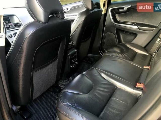 Чорний Вольво ХС60, об'ємом двигуна 2.4 л та пробігом 326 тис. км за 11500 $, фото 5 на Automoto.ua