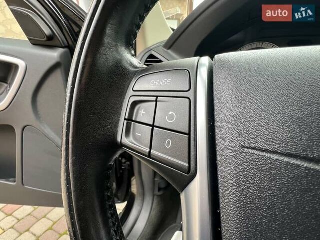 Чорний Вольво ХС60, об'ємом двигуна 0 л та пробігом 238 тис. км за 14950 $, фото 83 на Automoto.ua