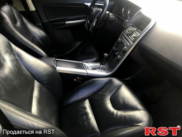 Чорний Вольво ХС60, об'ємом двигуна 2.4 л та пробігом 326 тис. км за 11500 $, фото 7 на Automoto.ua