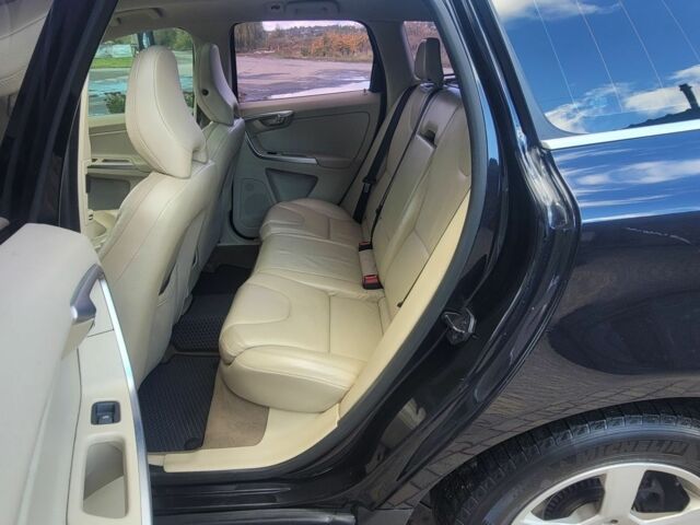 Черный Вольво ХС60, объемом двигателя 0 л и пробегом 272 тыс. км за 10107 $, фото 5 на Automoto.ua