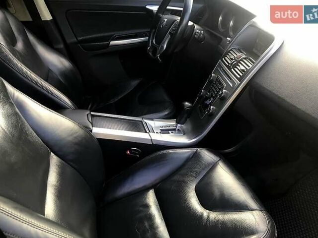 Чорний Вольво ХС60, об'ємом двигуна 2.4 л та пробігом 326 тис. км за 11500 $, фото 6 на Automoto.ua