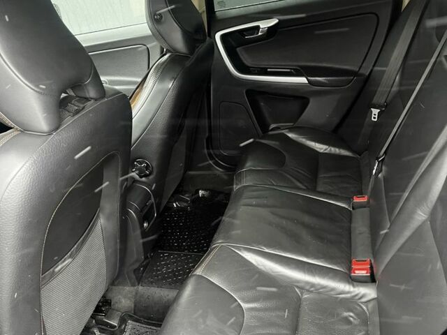 Чорний Вольво ХС60, об'ємом двигуна 3 л та пробігом 238 тис. км за 10999 $, фото 5 на Automoto.ua