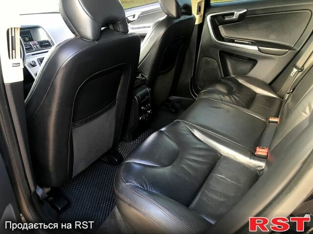 Чорний Вольво ХС60, об'ємом двигуна 2.4 л та пробігом 326 тис. км за 11500 $, фото 6 на Automoto.ua