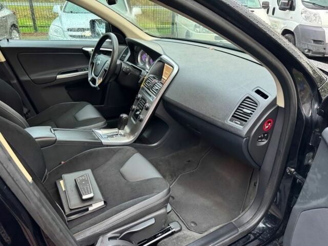 Черный Вольво ХС60, объемом двигателя 2 л и пробегом 191 тыс. км за 8500 $, фото 12 на Automoto.ua