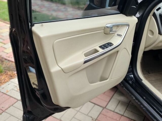 Черный Вольво ХС60, объемом двигателя 2.4 л и пробегом 102 тыс. км за 20000 $, фото 5 на Automoto.ua