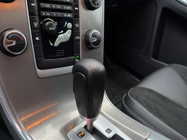 Черный Вольво ХС60, объемом двигателя 2 л и пробегом 191 тыс. км за 8500 $, фото 16 на Automoto.ua