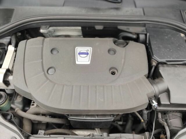 Черный Вольво ХС60, объемом двигателя 2.4 л и пробегом 102 тыс. км за 20000 $, фото 6 на Automoto.ua