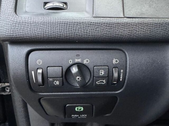 Черный Вольво ХС60, объемом двигателя 2 л и пробегом 191 тыс. км за 8500 $, фото 20 на Automoto.ua