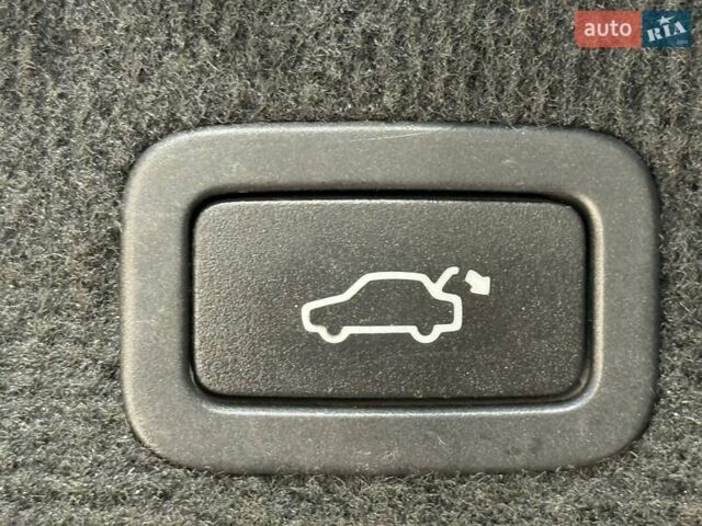 Чорний Вольво ХС60, об'ємом двигуна 2.4 л та пробігом 173 тис. км за 15850 $, фото 7 на Automoto.ua