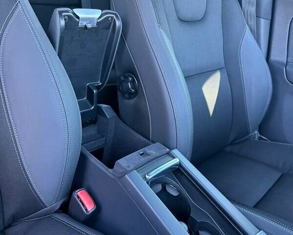 Черный Вольво ХС60, объемом двигателя 2.4 л и пробегом 191 тыс. км за 18000 $, фото 12 на Automoto.ua