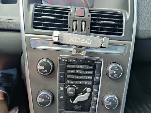 Чорний Вольво ХС60, об'ємом двигуна 2 л та пробігом 188 тис. км за 15800 $, фото 6 на Automoto.ua