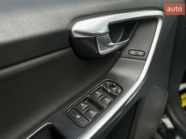 Чорний Вольво ХС60, об'ємом двигуна 2.4 л та пробігом 304 тис. км за 17200 $, фото 10 на Automoto.ua