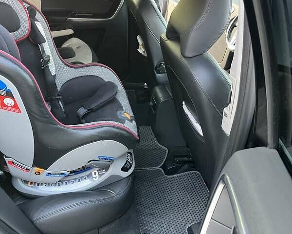 Черный Вольво ХС60, объемом двигателя 1.97 л и пробегом 148 тыс. км за 16888 $, фото 4 на Automoto.ua