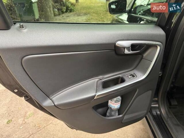 Черный Вольво ХС60, объемом двигателя 2 л и пробегом 284 тыс. км за 16990 $, фото 13 на Automoto.ua