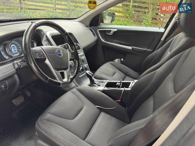 Черный Вольво ХС60, объемом двигателя 2 л и пробегом 284 тыс. км за 16990 $, фото 10 на Automoto.ua