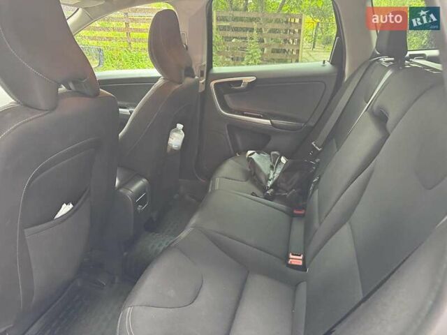 Черный Вольво ХС60, объемом двигателя 2 л и пробегом 284 тыс. км за 16990 $, фото 12 на Automoto.ua