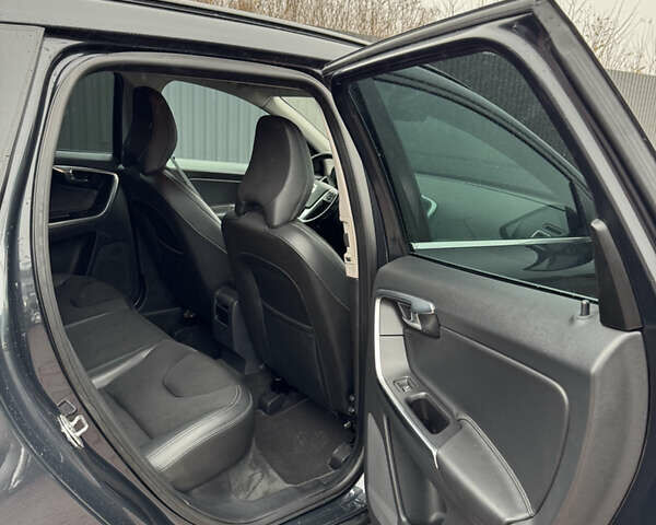 Чорний Вольво ХС60, об'ємом двигуна 2.4 л та пробігом 310 тис. км за 17300 $, фото 12 на Automoto.ua