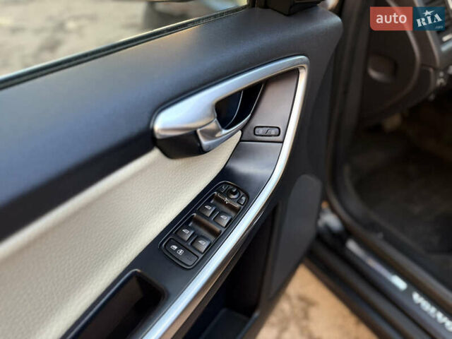 Черный Вольво ХС60, объемом двигателя 2.4 л и пробегом 234 тыс. км за 18799 $, фото 125 на Automoto.ua