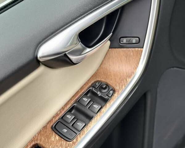 Чорний Вольво ХС60, об'ємом двигуна 2.4 л та пробігом 201 тис. км за 24600 $, фото 18 на Automoto.ua