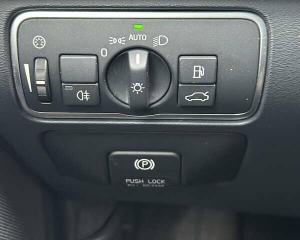 Чорний Вольво ХС60, об'ємом двигуна 2.4 л та пробігом 201 тис. км за 24600 $, фото 53 на Automoto.ua