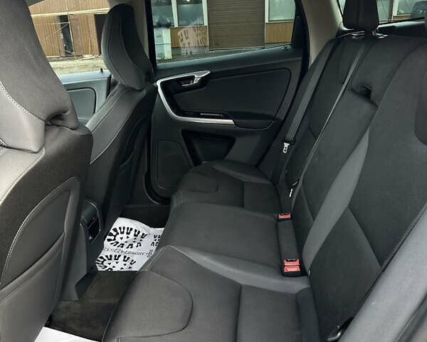 Чорний Вольво ХС60, об'ємом двигуна 2 л та пробігом 236 тис. км за 11850 $, фото 9 на Automoto.ua