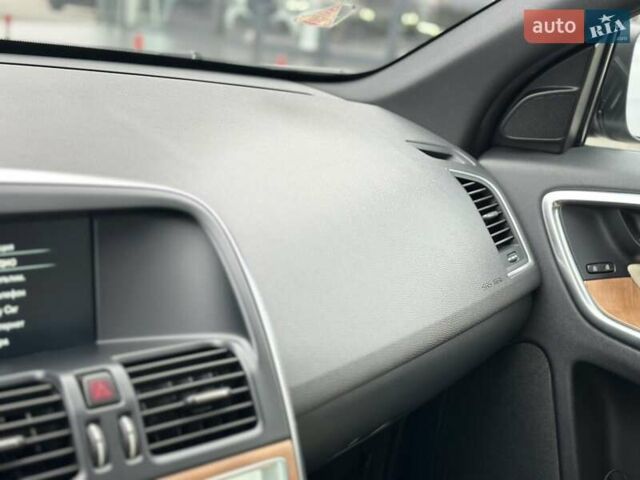 Чорний Вольво ХС60, об'ємом двигуна 2.4 л та пробігом 201 тис. км за 24600 $, фото 46 на Automoto.ua
