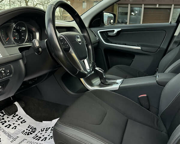 Чорний Вольво ХС60, об'ємом двигуна 2 л та пробігом 236 тис. км за 11850 $, фото 10 на Automoto.ua