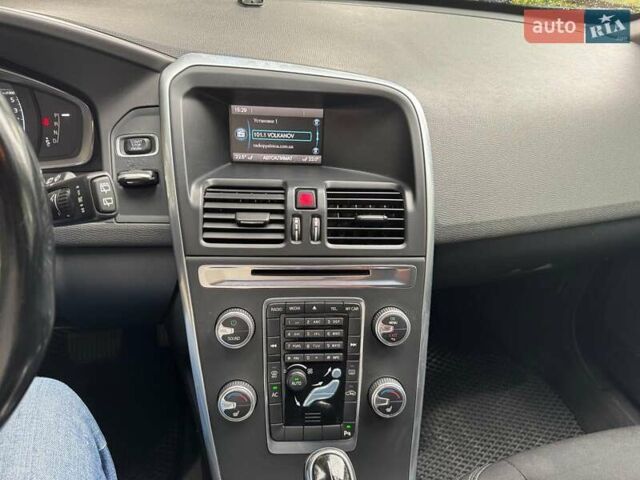 Черный Вольво ХС60, объемом двигателя 2 л и пробегом 284 тыс. км за 16990 $, фото 11 на Automoto.ua