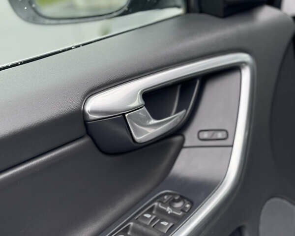 Черный Вольво ХС60, объемом двигателя 2.4 л и пробегом 113 тыс. км за 25500 $, фото 30 на Automoto.ua