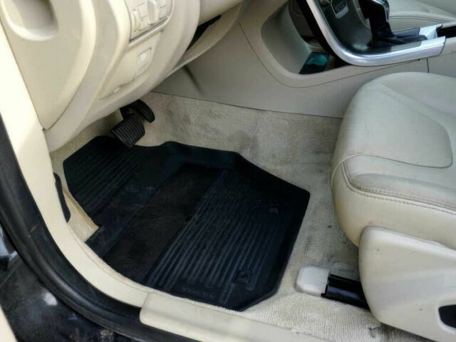 Черный Вольво ХС60, объемом двигателя 2.5 л и пробегом 77 тыс. км за 9000 $, фото 8 на Automoto.ua