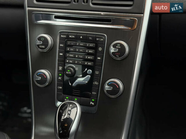 Чорний Вольво ХС60, об'ємом двигуна 2 л та пробігом 280 тис. км за 13500 $, фото 18 на Automoto.ua