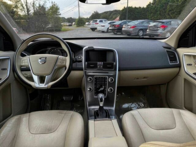 Черный Вольво ХС60, объемом двигателя 2 л и пробегом 70 тыс. км за 5100 $, фото 9 на Automoto.ua