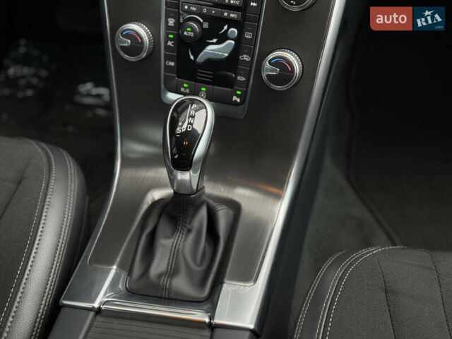 Чорний Вольво ХС60, об'ємом двигуна 2 л та пробігом 280 тис. км за 13500 $, фото 20 на Automoto.ua