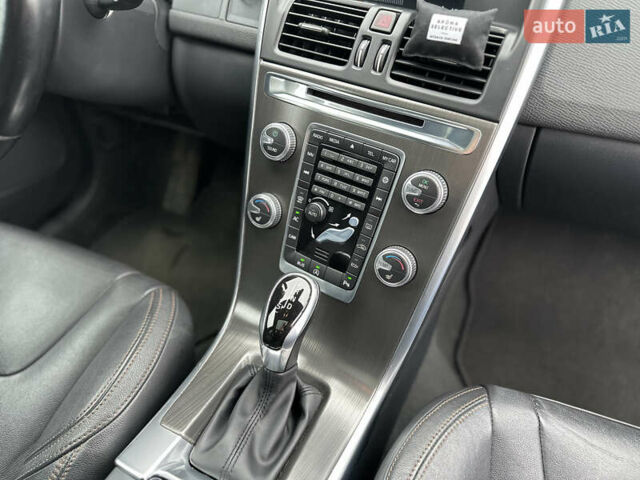 Черный Вольво ХС60, объемом двигателя 2 л и пробегом 264 тыс. км за 10900 $, фото 19 на Automoto.ua